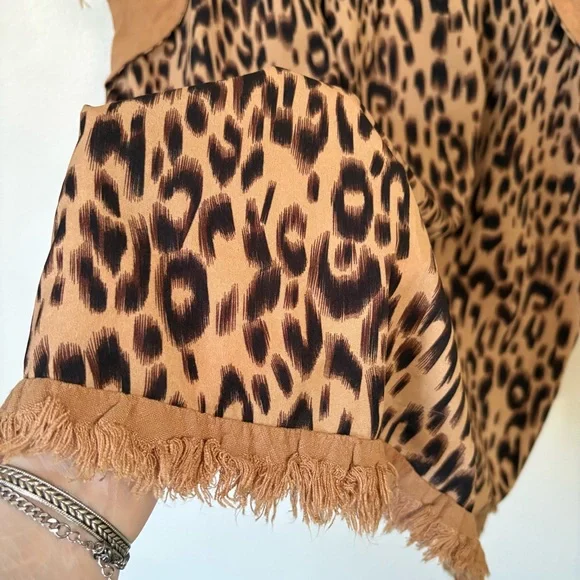 Umgee Brown Linen Leopard Print Blouse Size Small - Picture 12 of 14